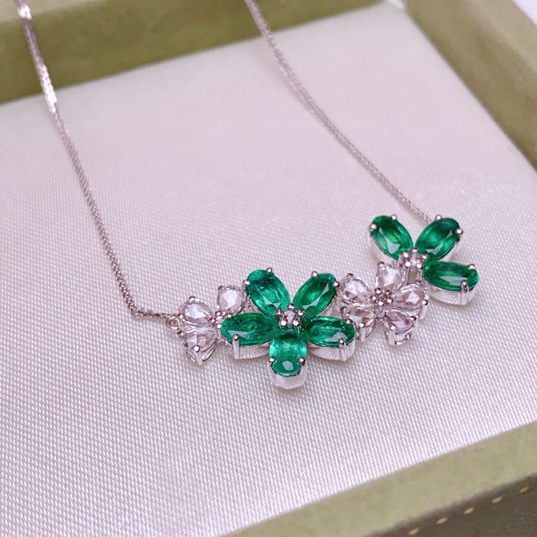 14k Gold 2.80 Ct Natural Emerald & Sapphire Necklace - 4