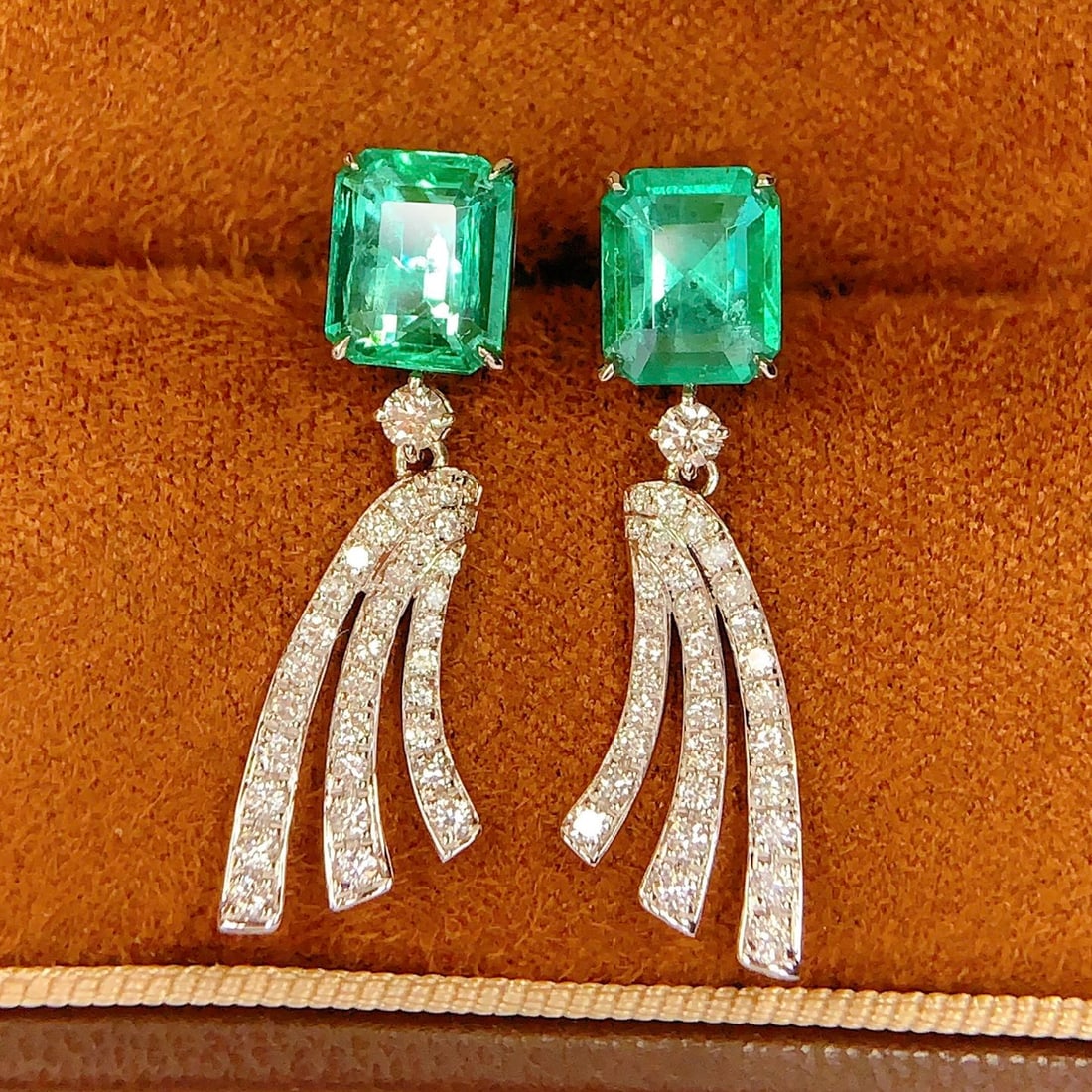 14k Gold 2.4 Ct Natural Emerald & Diamond Earrings - 2