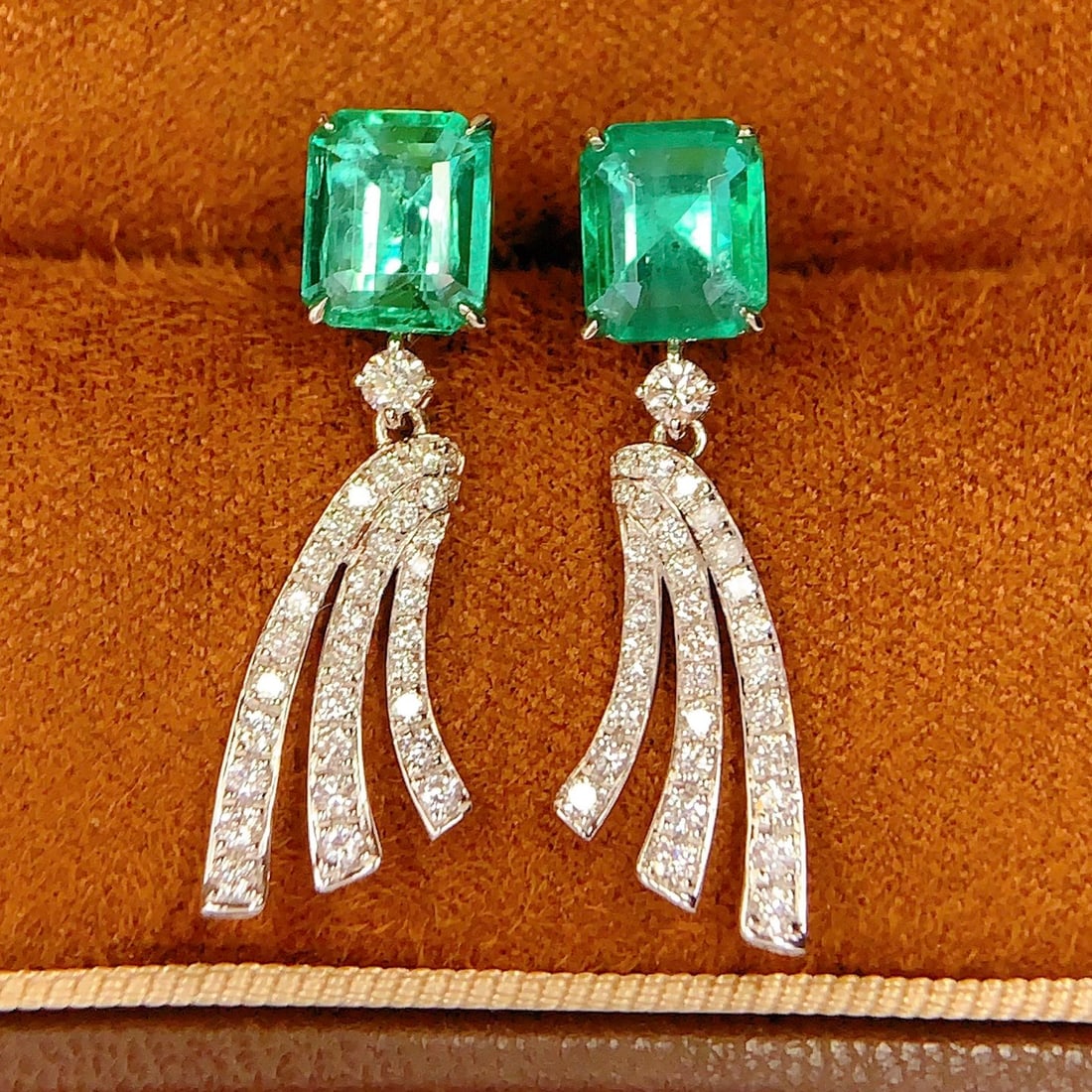 14k Gold 2.4 Ct Natural Emerald & Diamond Earrings - 3