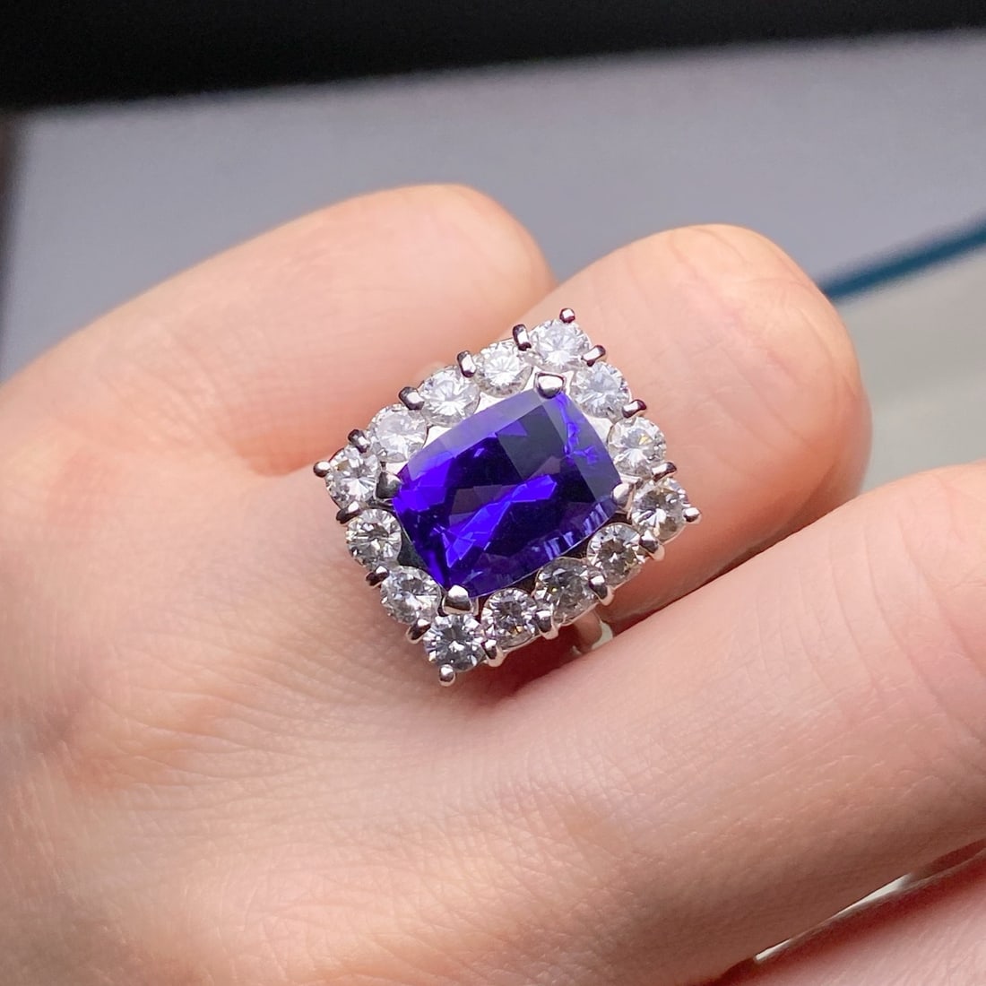 14k Gold 6.96 Ctw Natural Tanzanite & Diamond Ring - 2