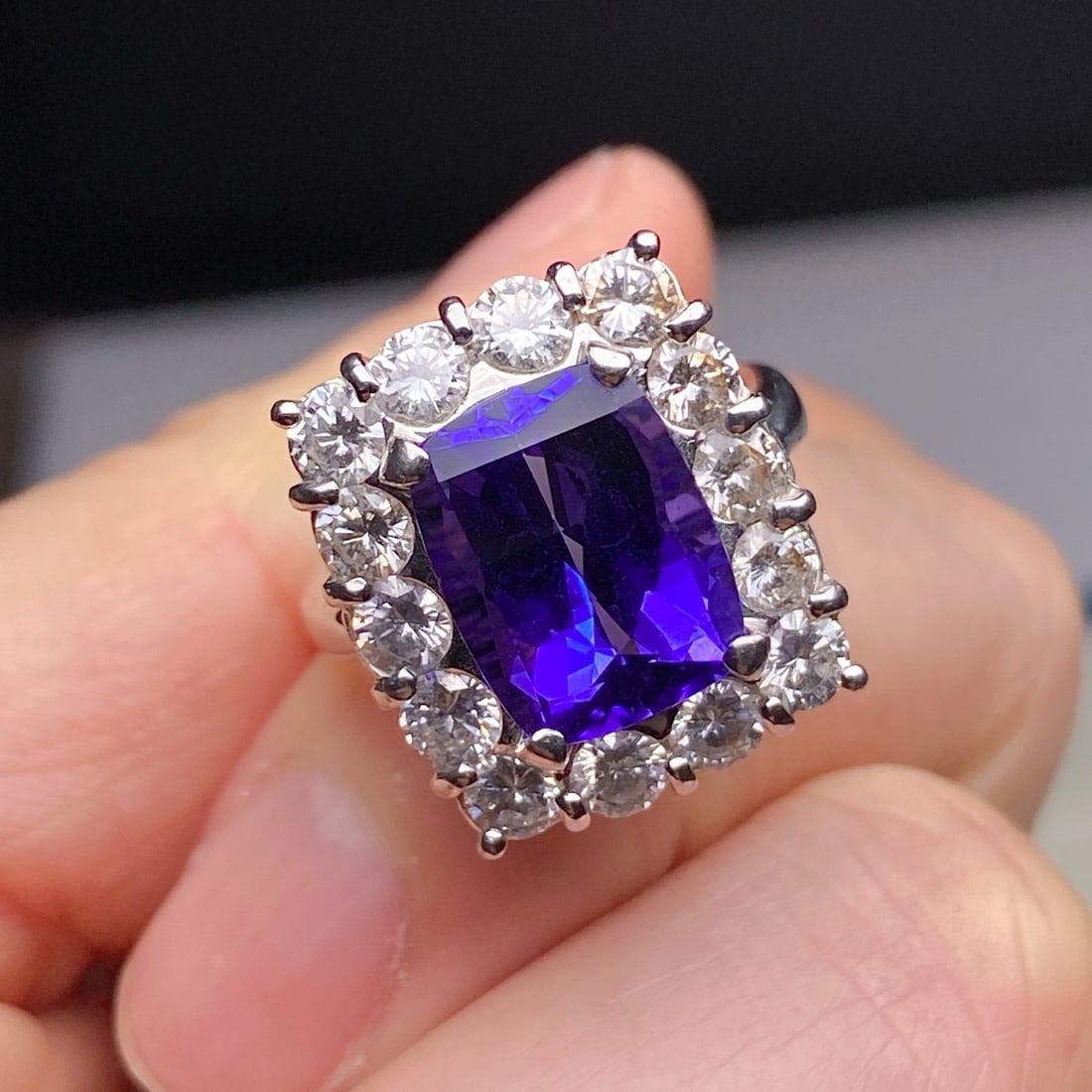 14k Gold 6.96 Ctw Natural Tanzanite & Diamond Ring - 3