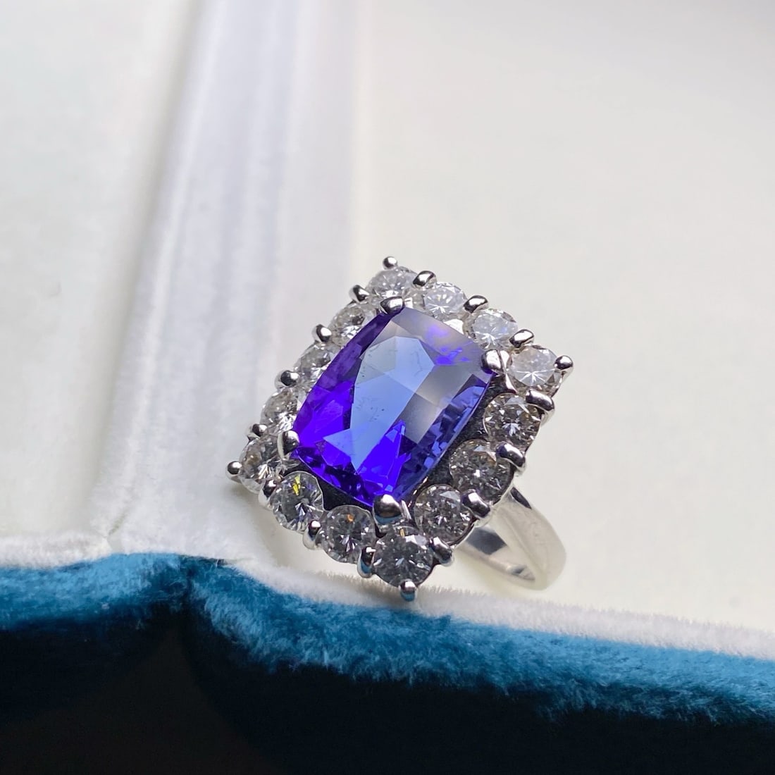 14k Gold 6.96 Ctw Natural Tanzanite & Diamond Ring - 5