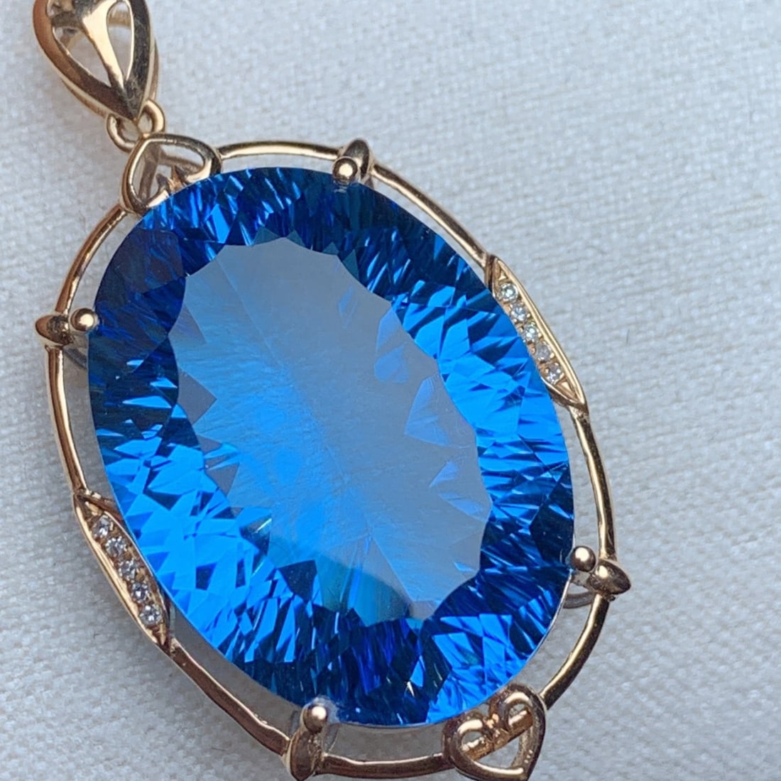 14k Gold 20.05 Ct Natural Topaz & Diamond Pendant( Without Chain ) - 2