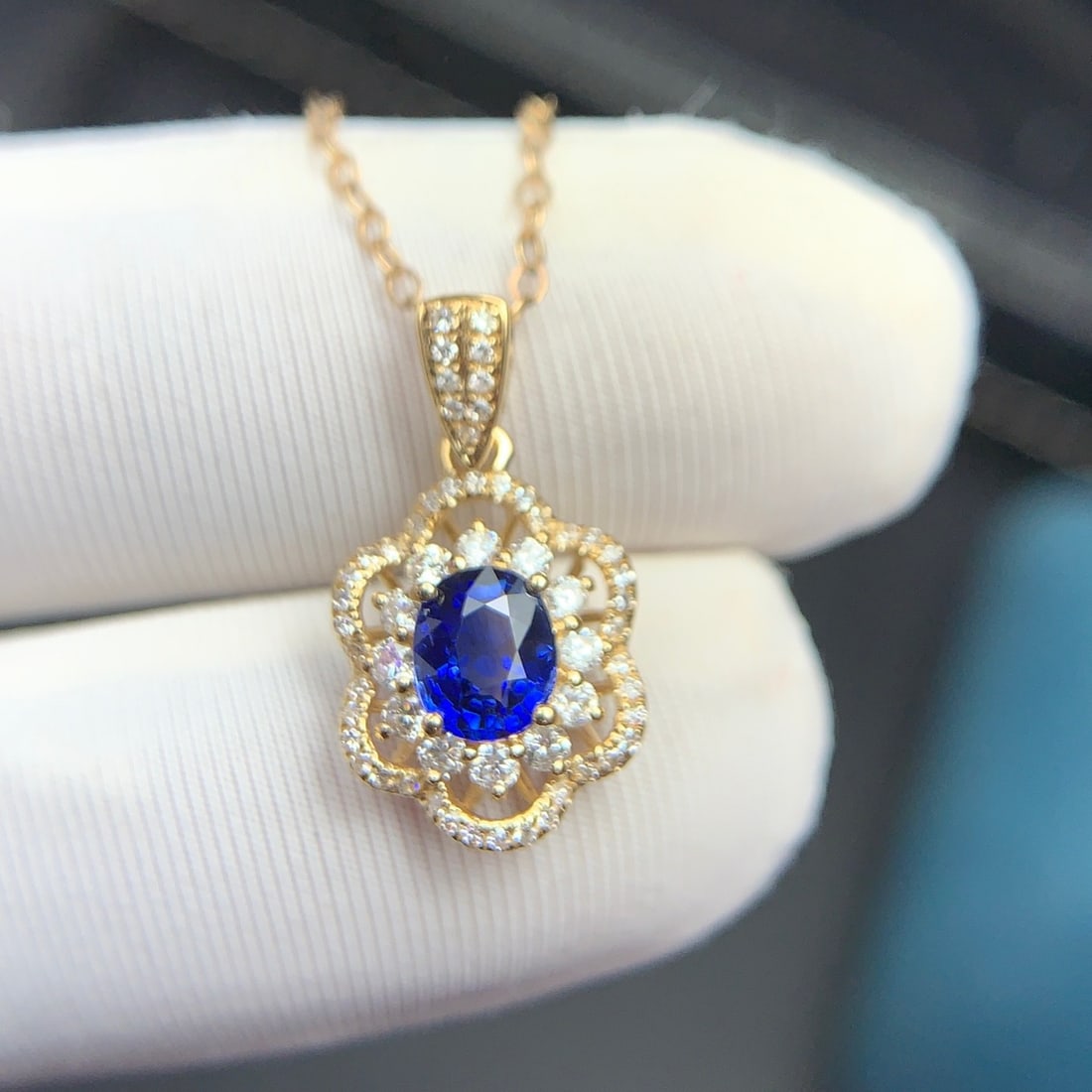 14k Gold 0.6 Ct Natural Sapphire & Diamond Pendant( Without Chain ): Ref:231144345 // gold content:14k gold // main gemstone:sapphire // shape:oval // carat weight:0. 6ct // color:blue // treatment:natural // // adjacent gemstone 2 : diamond // shape:round //