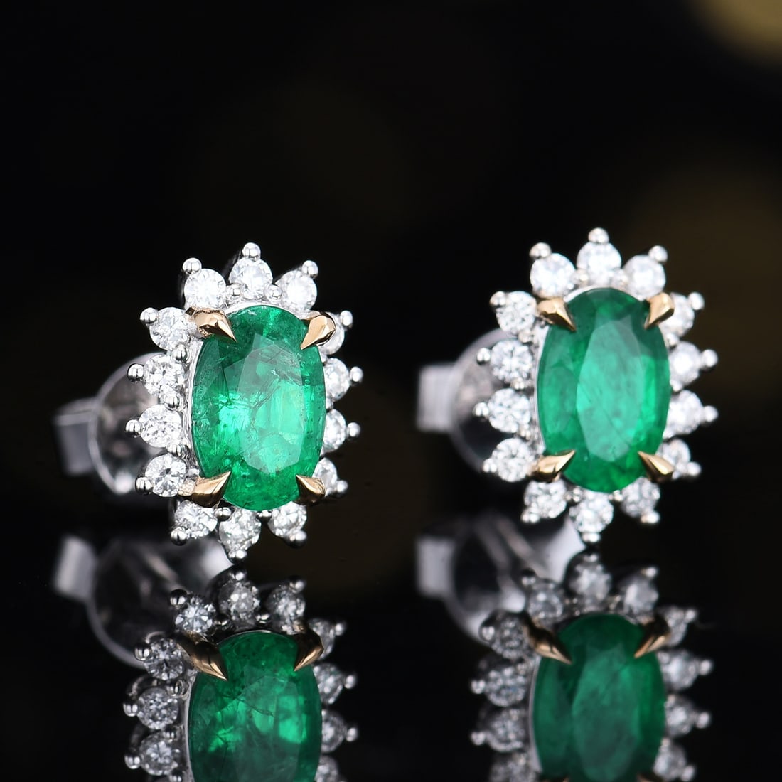14k Gold 0.98 Ctw Natural Emerald & Diamond Earrings - 3
