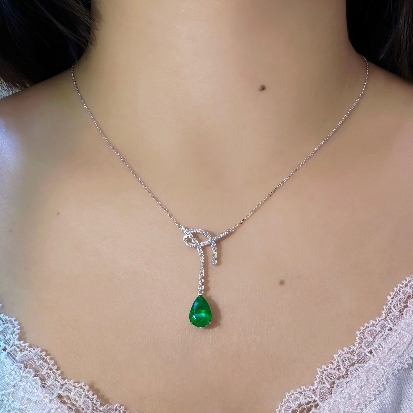 14k Gold 1.91 Ctw Natural Emerald & Diamond Necklace - 4