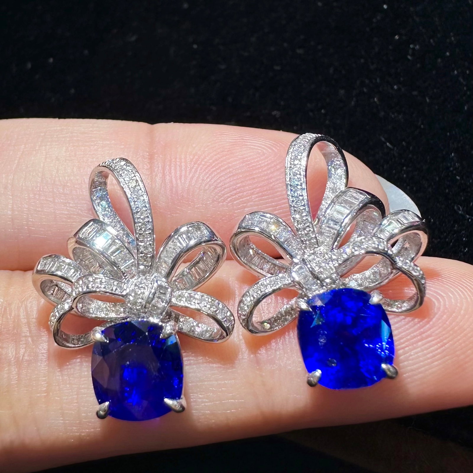 14k Gold 4.28 Ctw Natural Sapphire & Diamond Earrings: Ref:231144355 // gold content:14k gold // main gemstone:sapphire // shape:cushion // carat weight:3. 53ct // color:blue // treatment:natural // // adjacent gemstone 2 : diamond // shape:multiple //