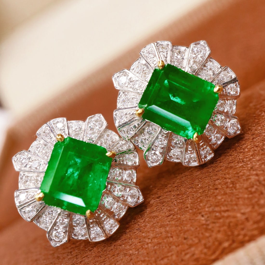 14k Gold 1.47 Ctw Vivid Green Natural Emerald & Diamond Earrings - 3