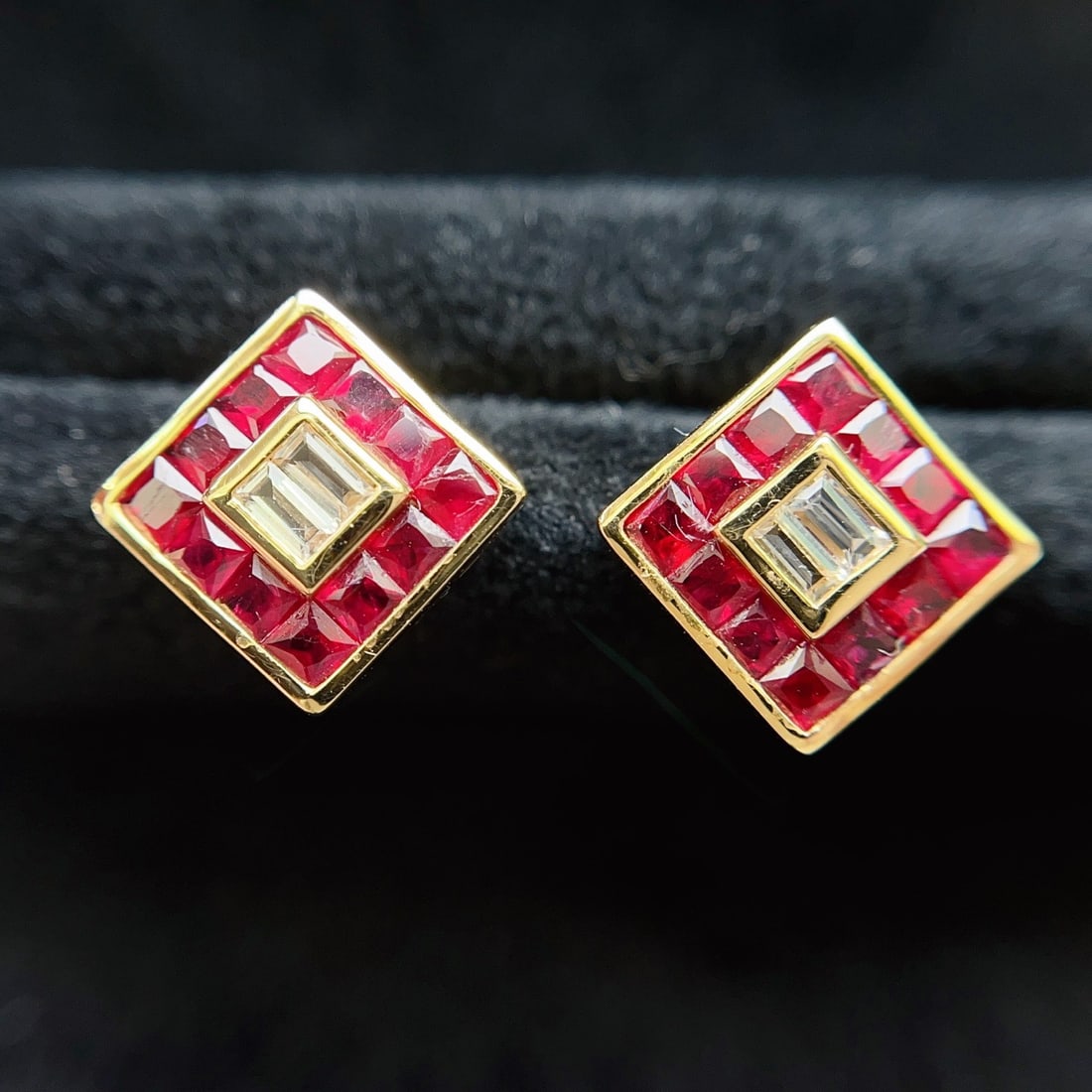 14k Gold 2.45 Ct Natural Ruby & Sapphire Earrings: Ref:231144403 // gold content:14k gold // main gemstone:ruby // shape:princess // carat weight:2. 45ct // color:red // treatment:natural // // adjacent gemstone 2 : sapphire // number of stones:4