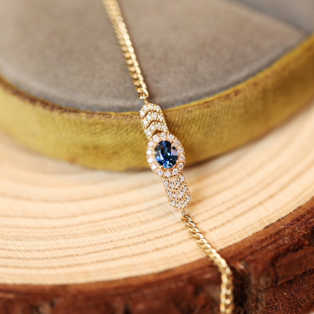 14k Gold 0.46 Ctw Natural Sapphire & Diamond Bracelet: Ref:231144407 // gold content:14k gold // main gemstone:sapphire // shape:oval // carat weight:0. 31ct // color:blue // treatment:natural // // adjacent gemstone 2 : diamond // shape:round // carat