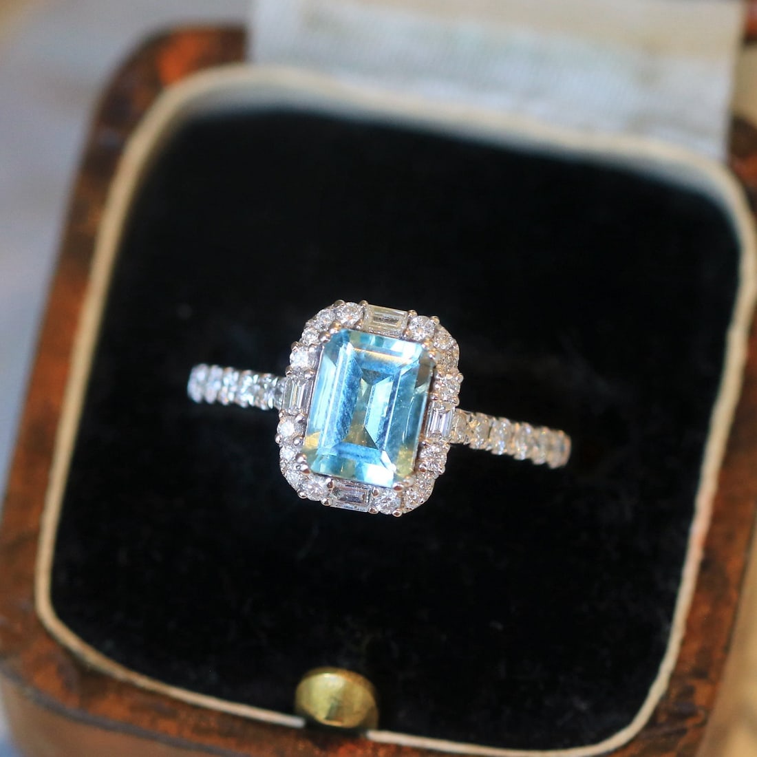 14k Gold 1.34 Ctw Natural Aquamarine & Diamond Ring: Ref:231144408 // gold content:14k gold // ring size:7. 25us // // main gemstone:aquamarine // shape:octagonal // carat weight:1. 0ct // color:blue // treatment:natural // // adjacent gemstone 2 :