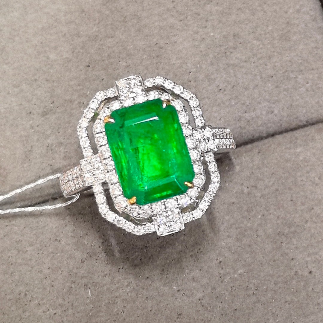 14k Gold 3.81 Ctw Natural Emerald & Diamond Ring: Ref:231144415 // gold content:14k gold // ring size:7. 25us // // main gemstone:emerald // shape:octagonal // carat weight:3. 06ct // color:green // treatment:natural // // adjacent gemstone 2 :