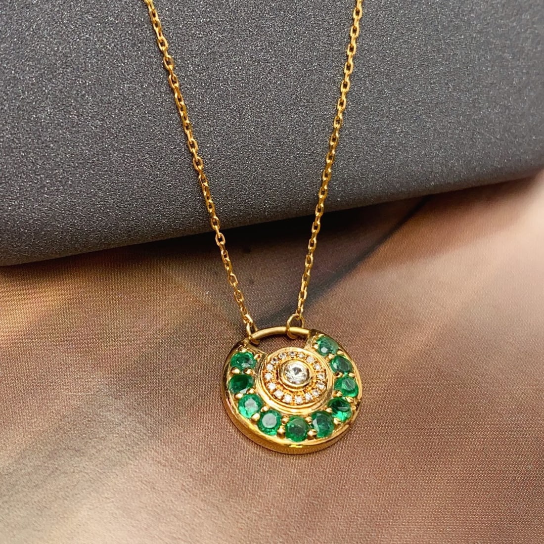 14k Gold 0.60 Ct Natural Emerald & Diamond & Sapphire Necklace - 4