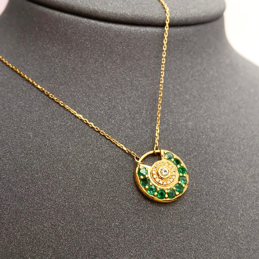 14k Gold 0.60 Ct Natural Emerald & Diamond & Sapphire Necklace - 6