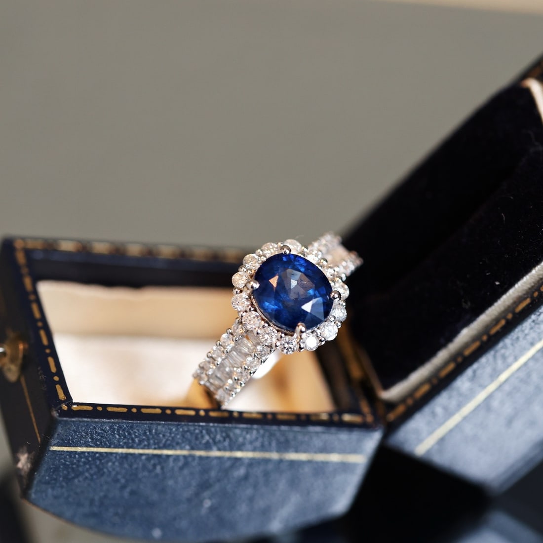 14k Gold 2.52 Ctw Natural Sapphire & Diamond Ring: Ref:231144446 // gold content:14k gold // ring size:7. 25us // // main gemstone:sapphire // shape:oval // carat weight:1. 92ct // color:blue // treatment:natural // // adjacent gemstone 2 :