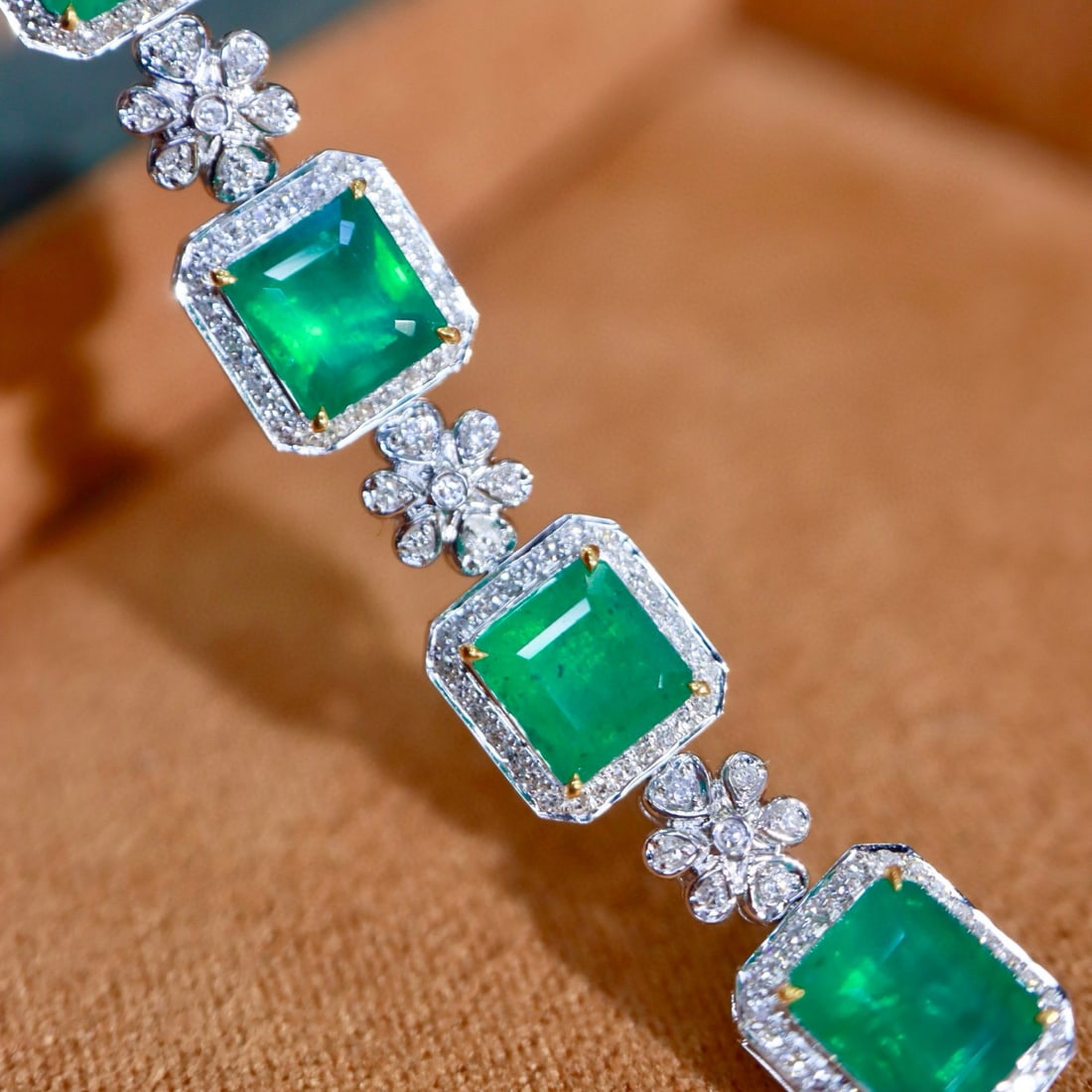 14k Gold 7.05 Ctw Natural Emerald & Diamond Bracelet - 3