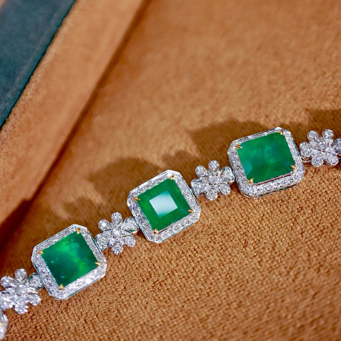 14k Gold 7.05 Ctw Natural Emerald & Diamond Bracelet - 4