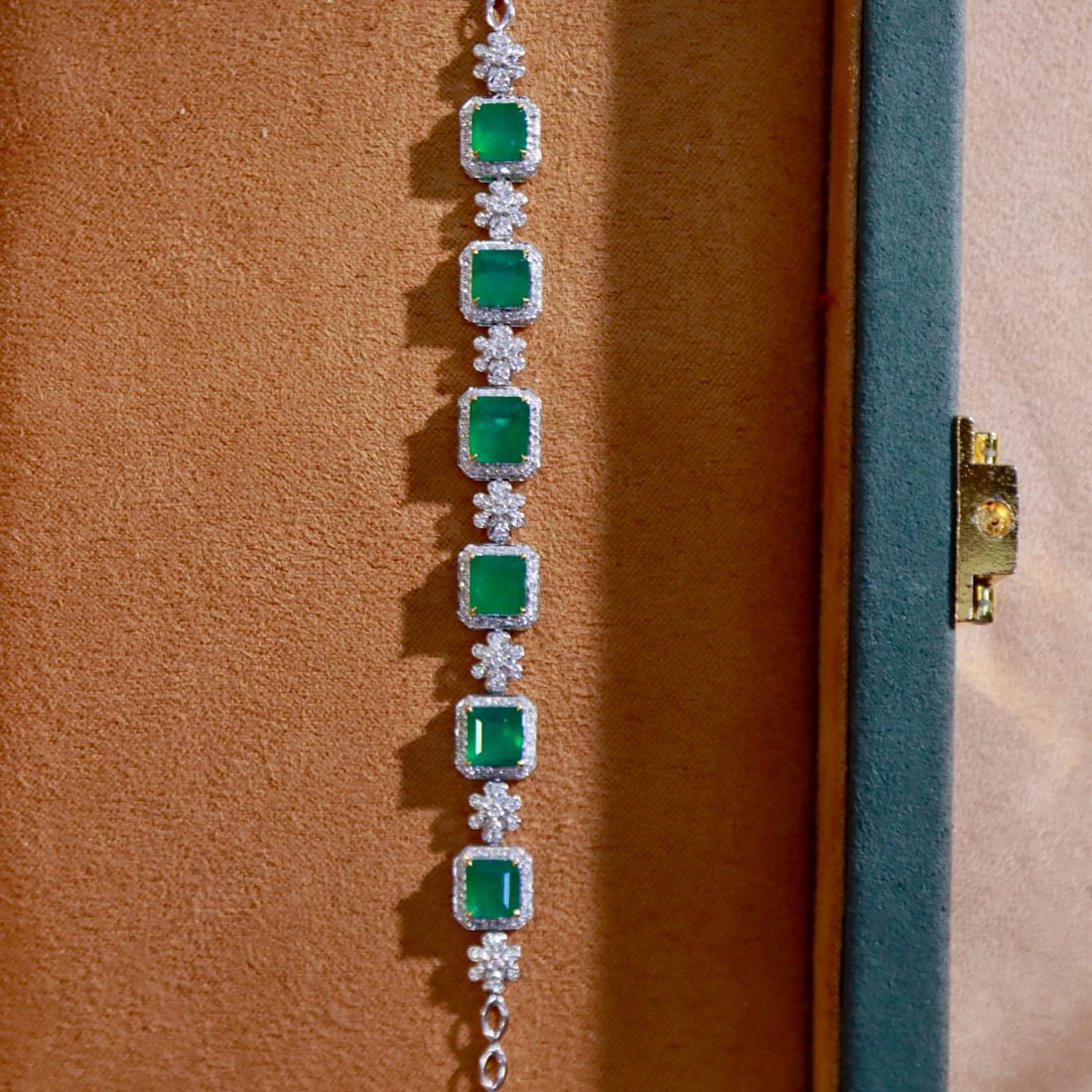 14k Gold 7.05 Ctw Natural Emerald & Diamond Bracelet - 5