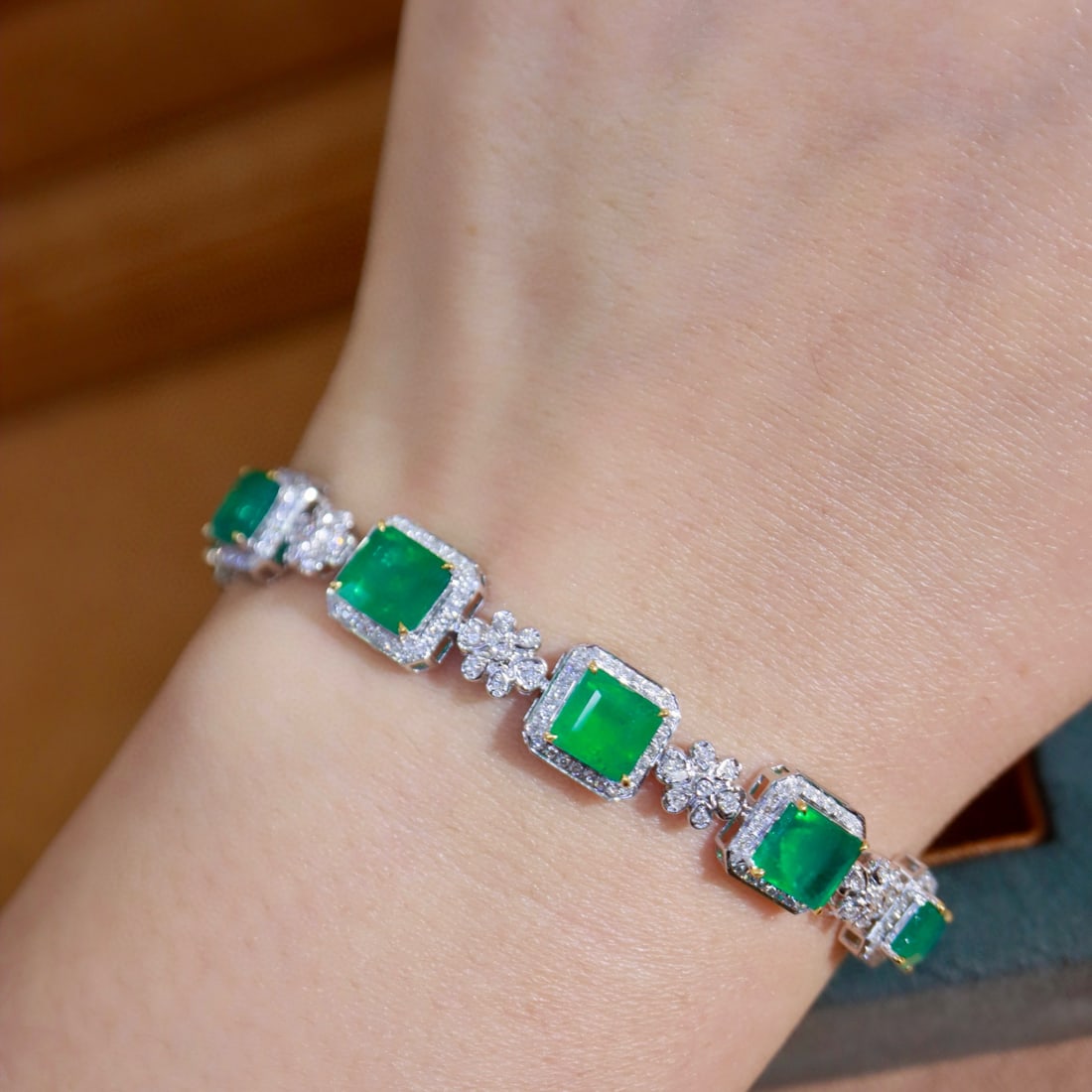14k Gold 7.05 Ctw Natural Emerald & Diamond Bracelet - 8
