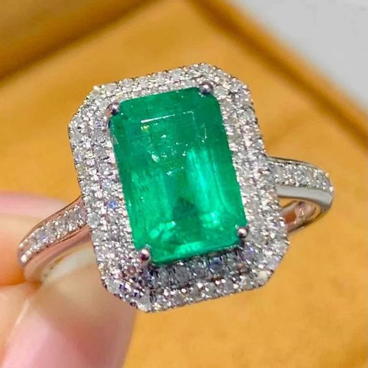 14k Gold 2.3 Ct Natural Emerald & Diamond Ring: Ref:231135032 // gold content:14k gold // ring size:7. 25us // // main gemstone:emerald // shape:octagonal // carat weight:2. 3ct // color:green // treatment:natural // // adjacent gemstone 2 :