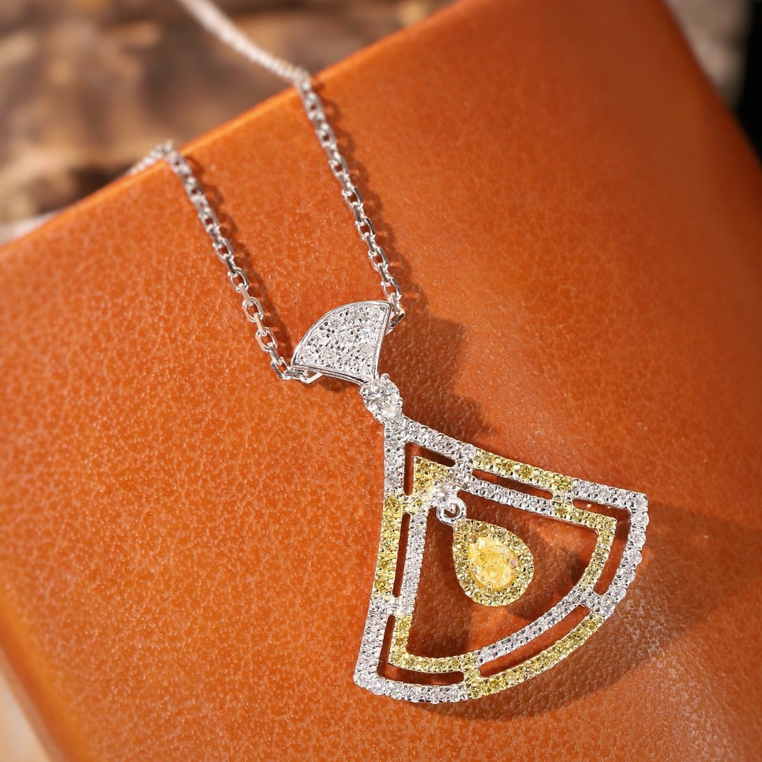 14k Gold 0.56 Ct Natural Color Diamond Necklace - 3