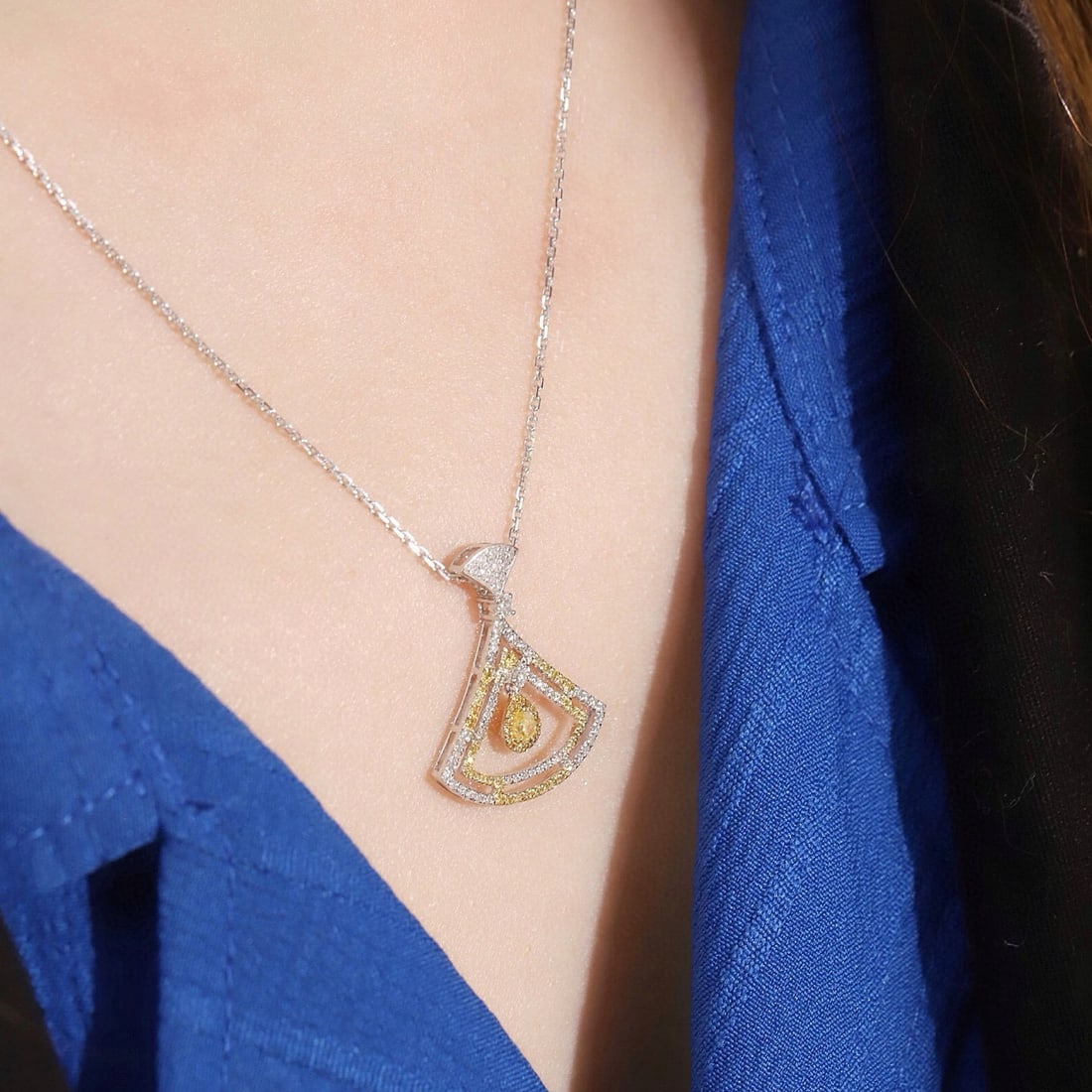 14k Gold 0.56 Ct Natural Color Diamond Necklace - 8