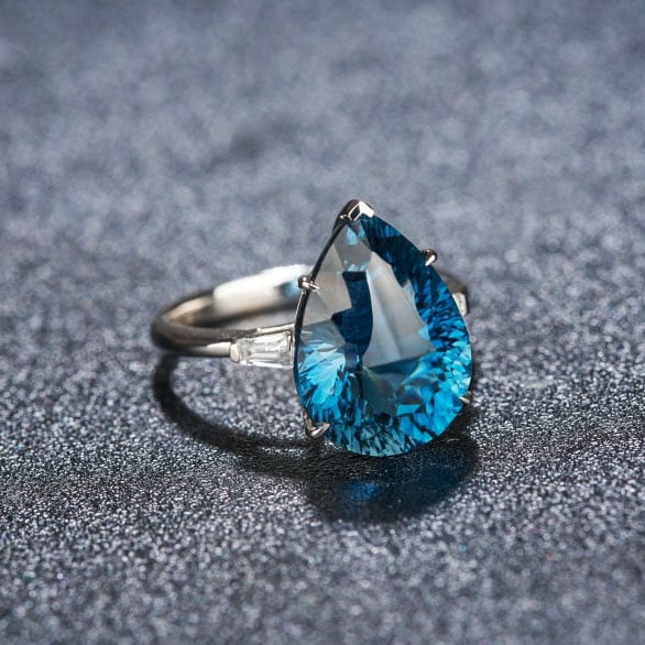 14k Gold 8.72 Ct Natural Topaz & Sapphire Ring - 2