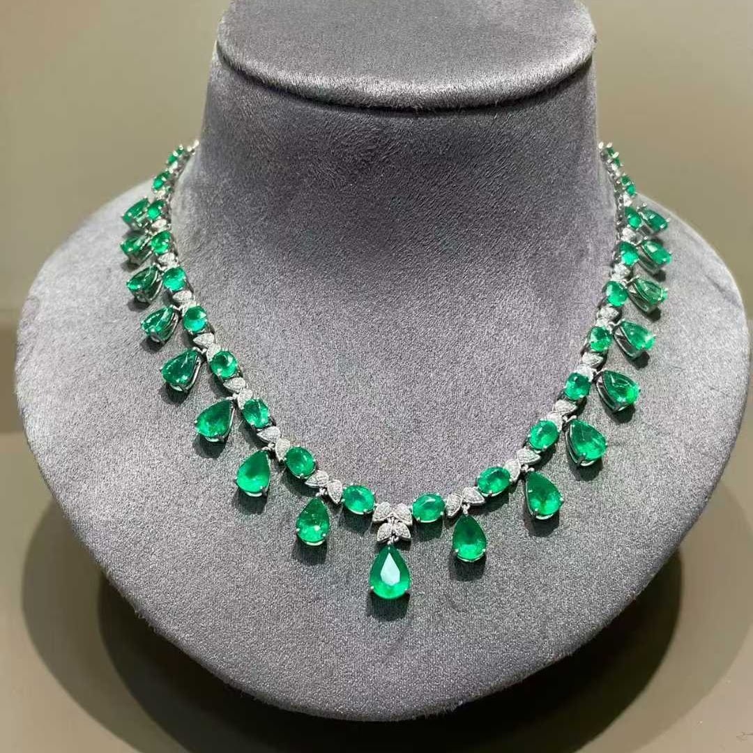14k Gold 11 Ct Natural Emerald & Diamond Necklace - 4