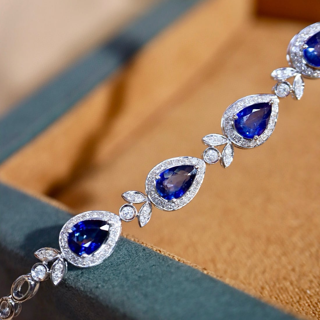 14k Gold 5.37 Ctw Natural Sapphire & Diamond Bracelet - 8