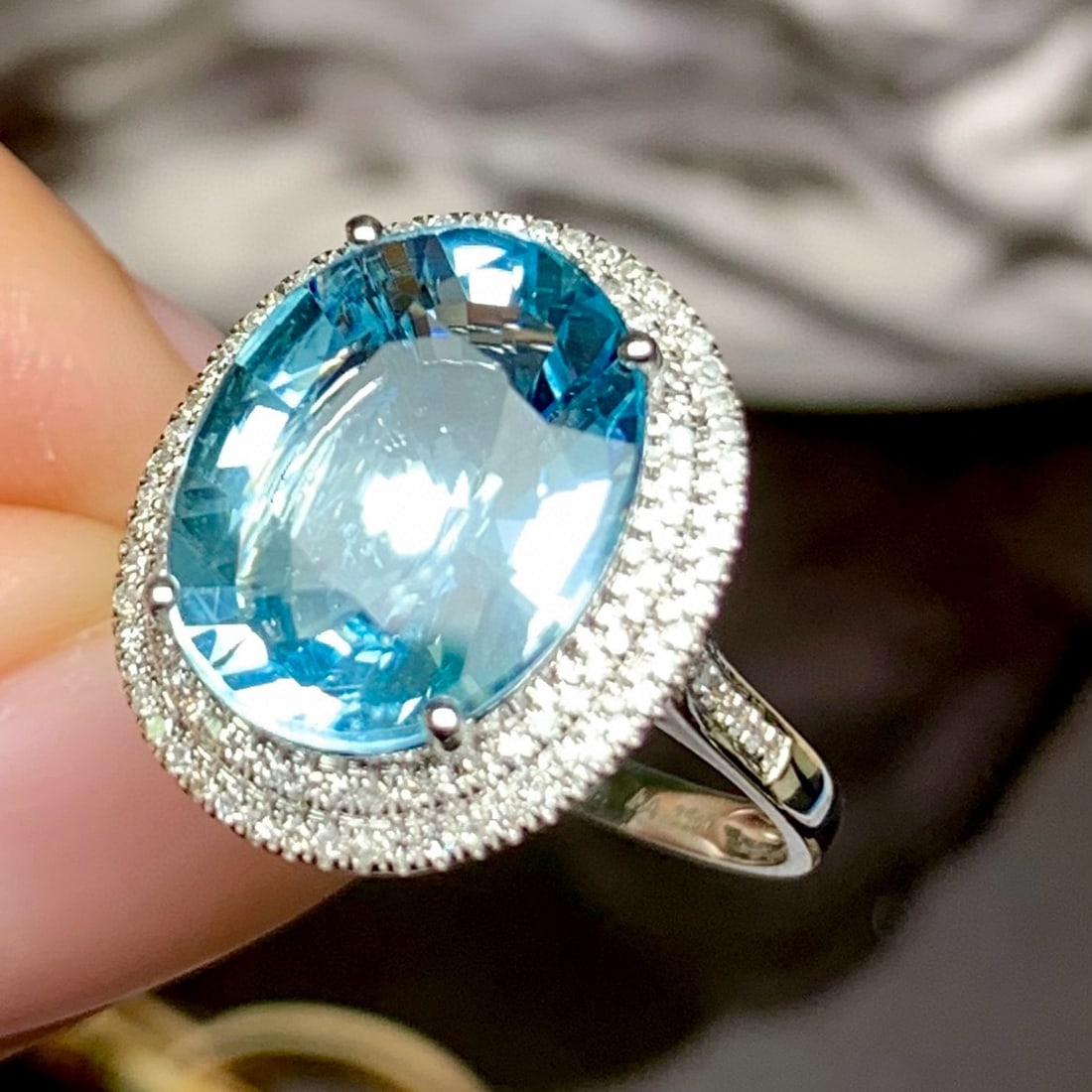 14k Gold 4.35 Ct Natural Aquamarine & Diamond Ring - 2