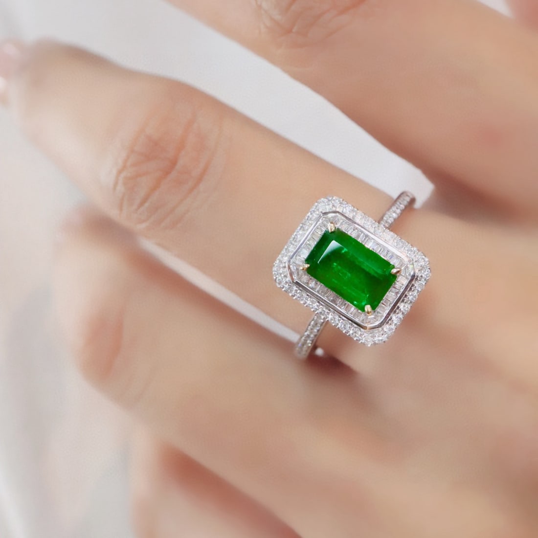 14k Gold 1.42 Ctw Vivid Green Natural Emerald & Diamond Ring - 2