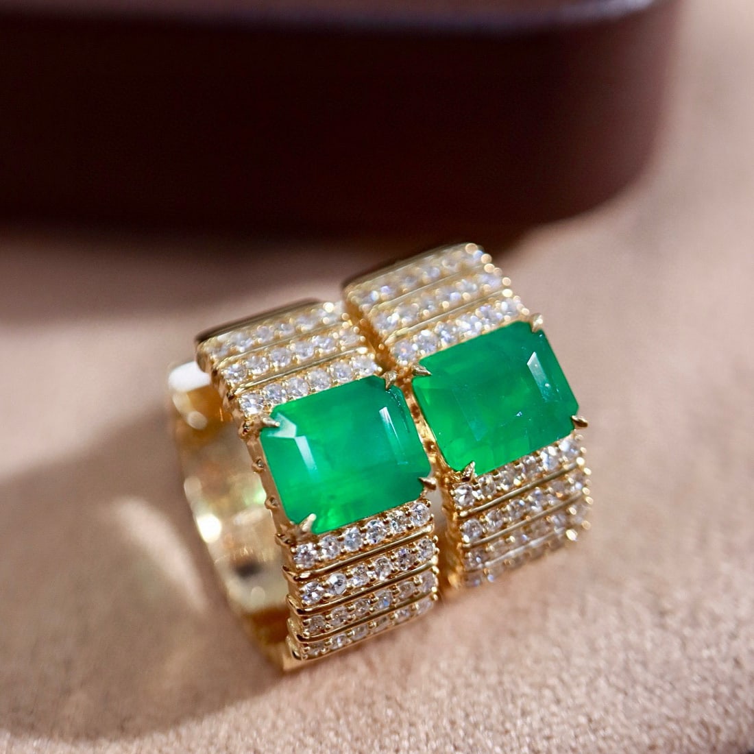 14k Gold 2.93 Ctw Natural Emerald & Diamond Earrings: Ref:231135122 // gold content:14k gold // main gemstone:emerald // shape:octagonal // carat weight:2. 43ct // color:green // treatment:natural // // adjacent gemstone 2 : diamond // shape:round //