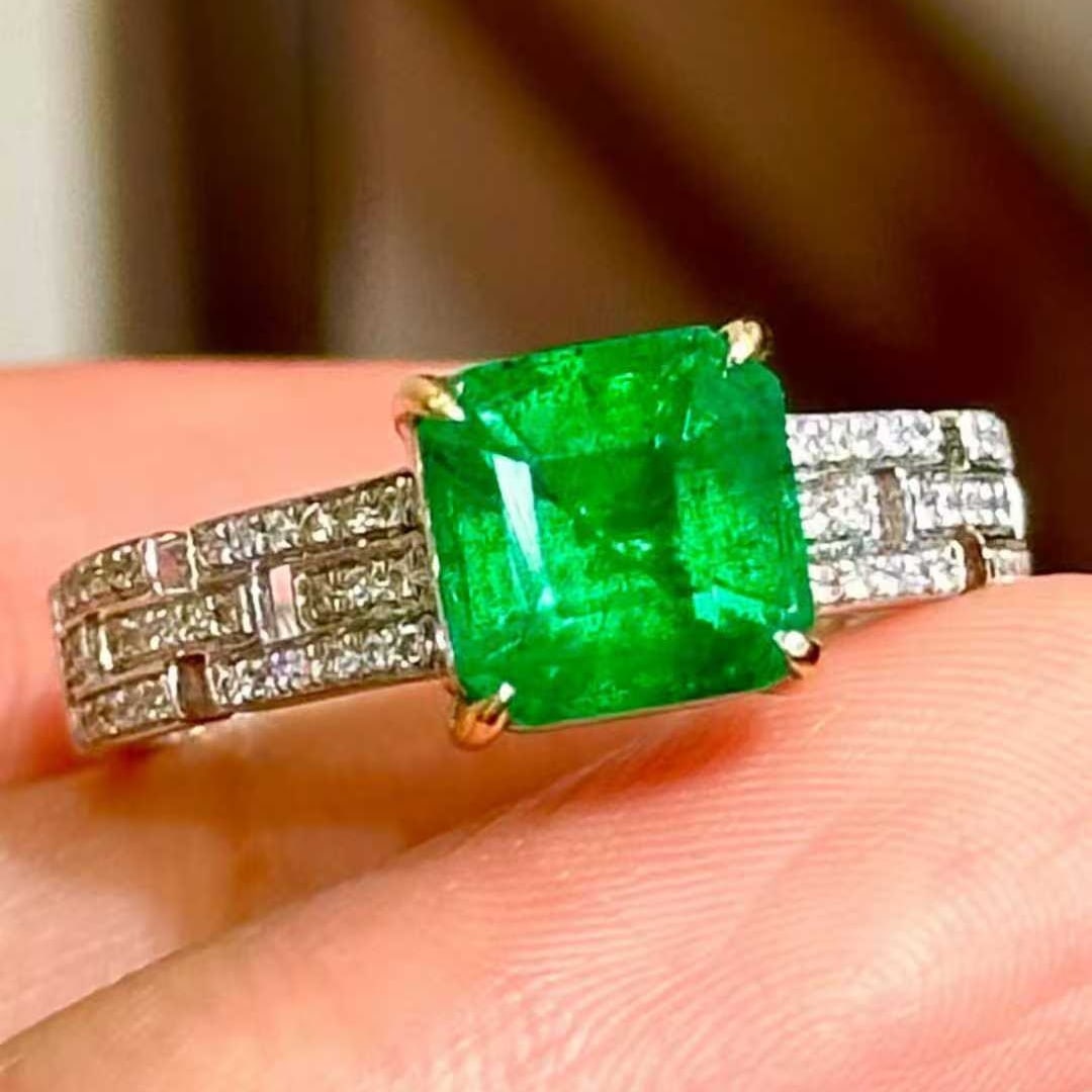 14k Gold 1.8 Ct Vivid Green Natural Emerald & Diamond Ring - 2