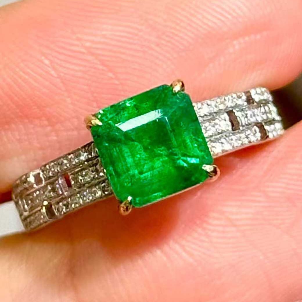 14k Gold 1.8 Ct Vivid Green Natural Emerald & Diamond Ring - 7