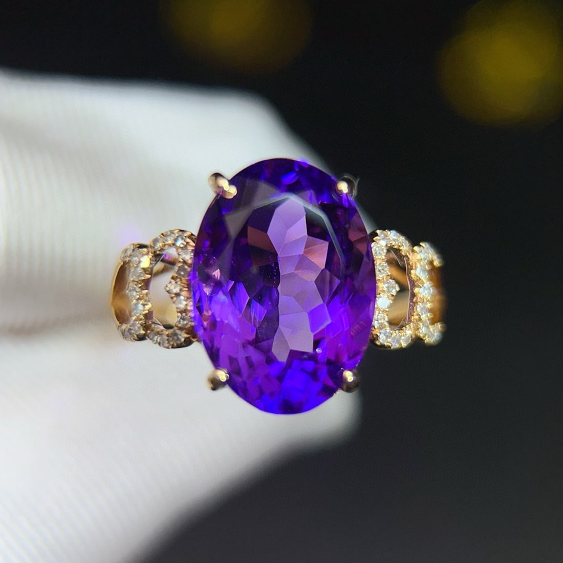 14k Gold 6 Ct Natural Amethyst & Diamond Ring: Ref:231135202 // gold content:14k gold // ring size:7. 25us // // main gemstone:amethyst // shape:oval // carat weight:6ct // color:purple // treatment:natural // // adjacent gemstone 2 : diamond