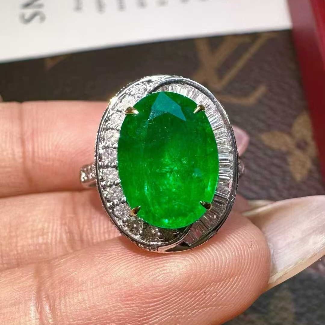 14k Gold 4.09 Ct Natural Emerald & Diamond Ring - 2