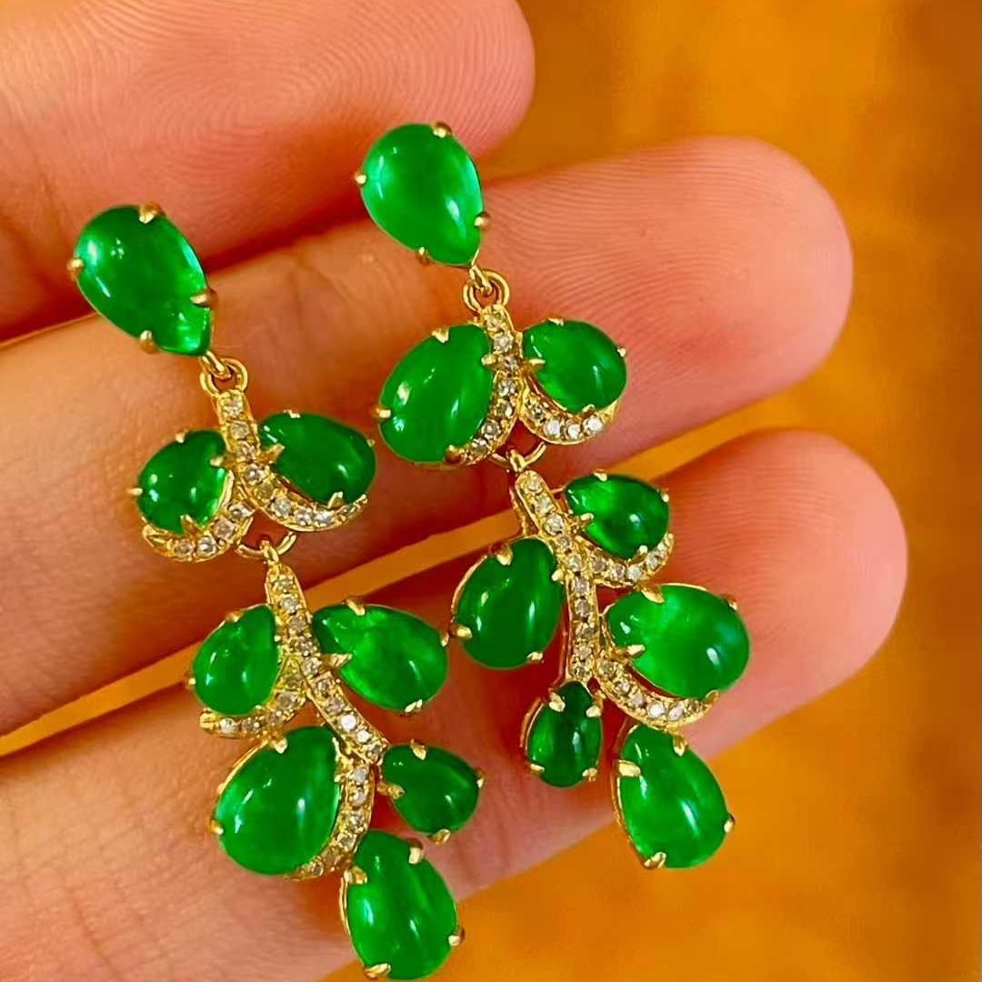 14k Gold 5.5 Ct Natural Emerald & Diamond Earrings: Ref:231135211 // gold content:14k gold // main gemstone:emerald // shape:pear // carat weight:5. 5ct // color:green // treatment:natural // // adjacent gemstone 2 : diamond // number of stones:66 // s