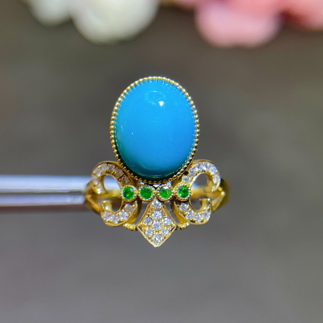 14k Gold 2.81 Ctw Natural Blue Turquoise & Diamond Ring: Ref:231135233 // gold content:14k gold // ring size:7. 25us // // main gemstone:blue turquoise // shape:oval // carat weight:2. 68ct // color:blue // treatment:natural // // adjacent gemstone 2 :