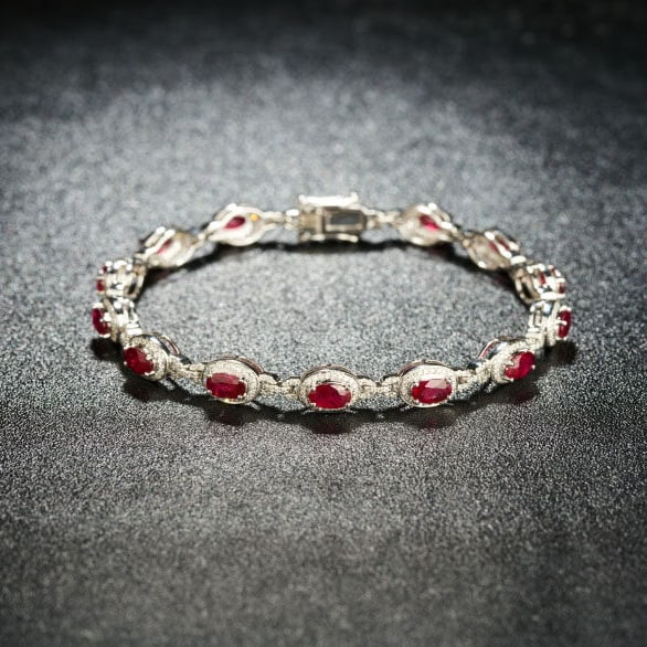 14k Gold 5.16 Ctw Natural Ruby & Diamond Bracelet: Ref:231136049 // gold content:14k gold // main gemstone:ruby // shape:oval // carat weight:4. 21ct // color:red // treatment:natural // // adjacent gemstone 2 : diamond // shape:round // carat