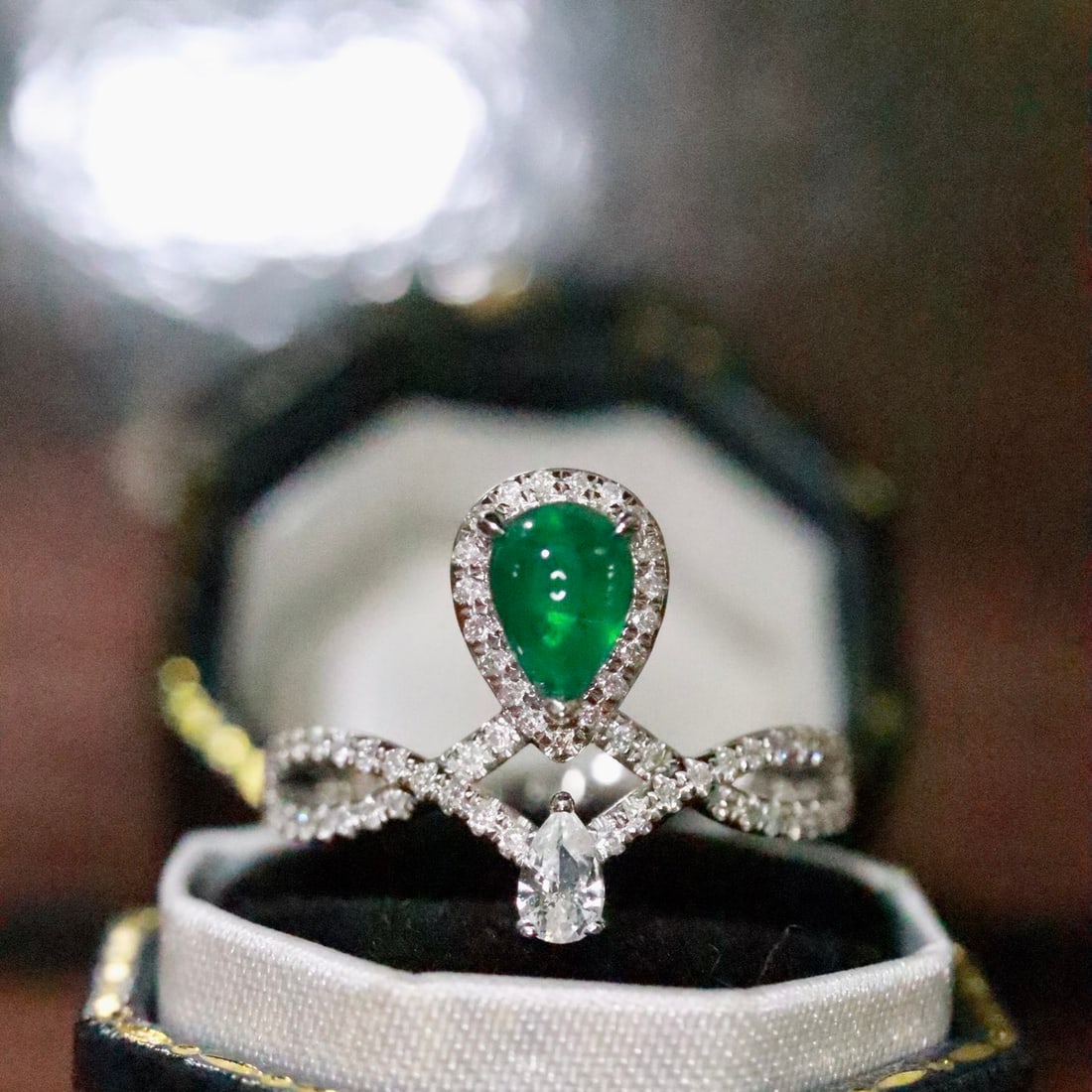 14k Gold 0.81 Ctw Natural Emerald & Diamond Ring: Ref:231136078 // gold content:14k gold // ring size:7. 25us // // main gemstone:emerald // shape:pear // carat weight:0. 56ct // color:green // treatment:natural // // adjacent gemstone 2 :