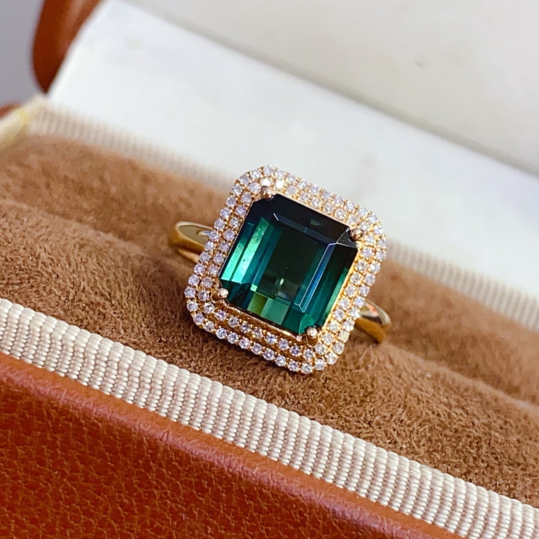 14k Gold 3.45 Ct Natural Tourmaline & Diamond Ring: Ref:231136092 // gold content:14k gold // ring size:7. 25us // // main gemstone:tourmaline // shape:octagonal // carat weight:3. 45ct // color:green // treatment:natural // // adjacent gemstone 2