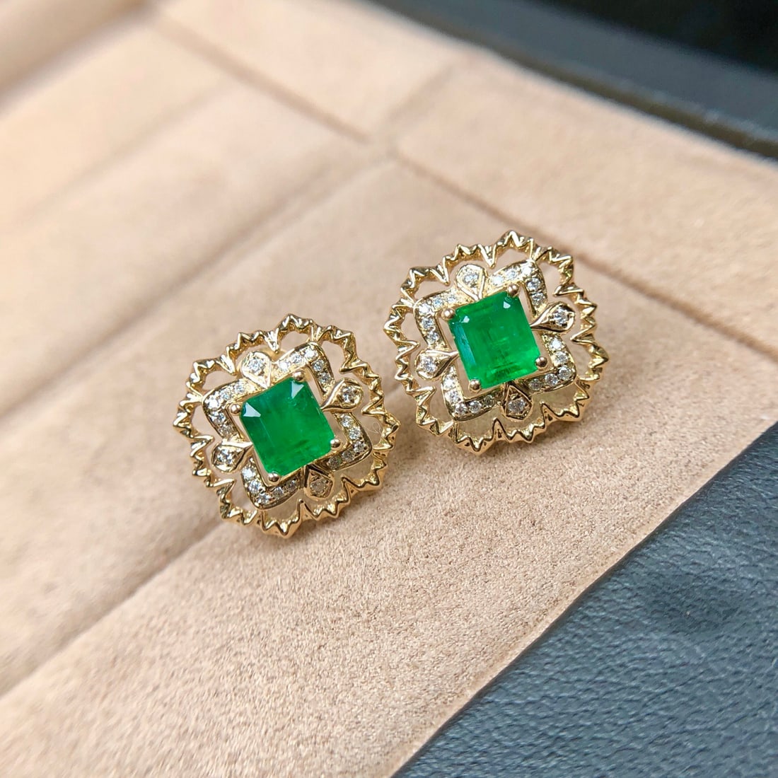 14k Gold 1.26 Ctw Natural Emerald & Diamond Earrings - 3