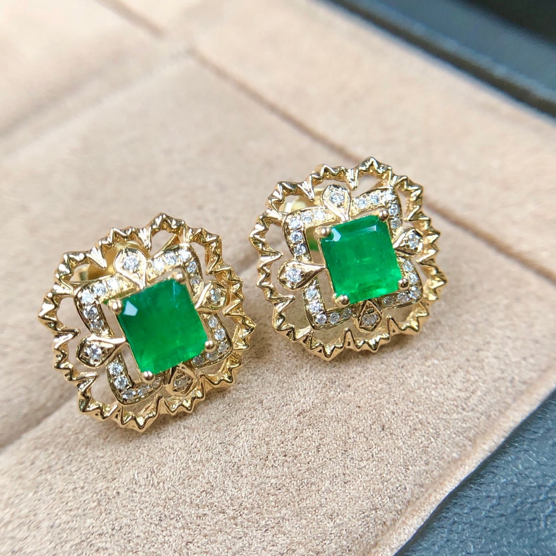 14k Gold 1.26 Ctw Natural Emerald & Diamond Earrings - 4