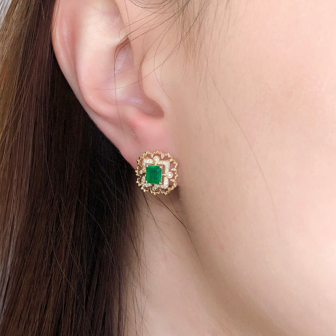 14k Gold 1.26 Ctw Natural Emerald & Diamond Earrings - 7