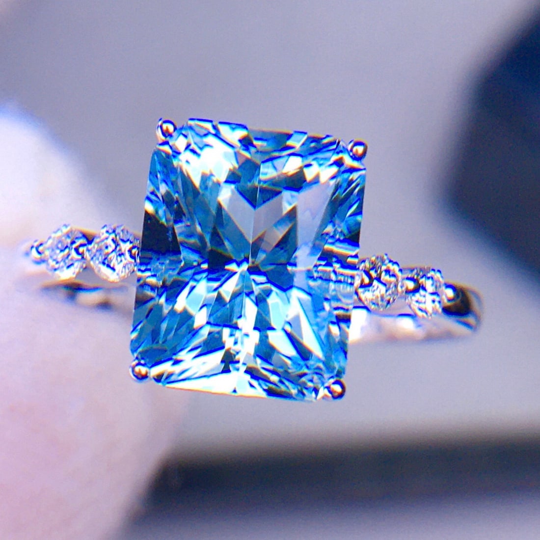 14k Gold 3.1 Ct Natural Aquamarine & Diamond Ring - 6