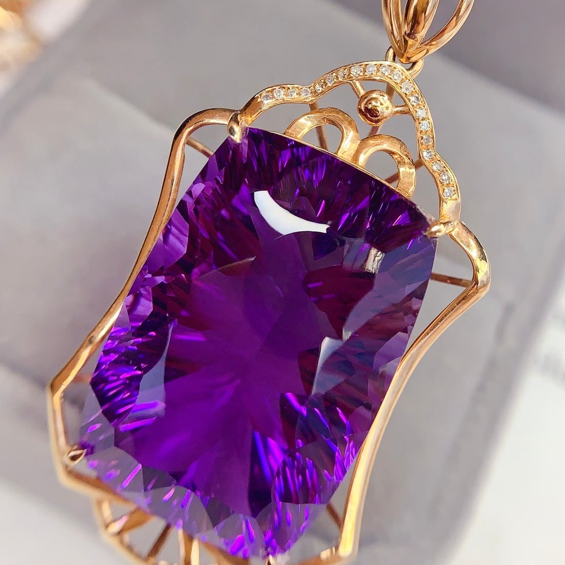 14k Gold 41.4 Ct Natural Amethyst & Diamond Pendant( Without Chain ): Ref:231136101 // gold content:14k gold // main gemstone:amethyst // shape:cushion // carat weight:41. 4ct // color:purple // treatment:natural // // adjacent gemstone 2 : diamond // number of