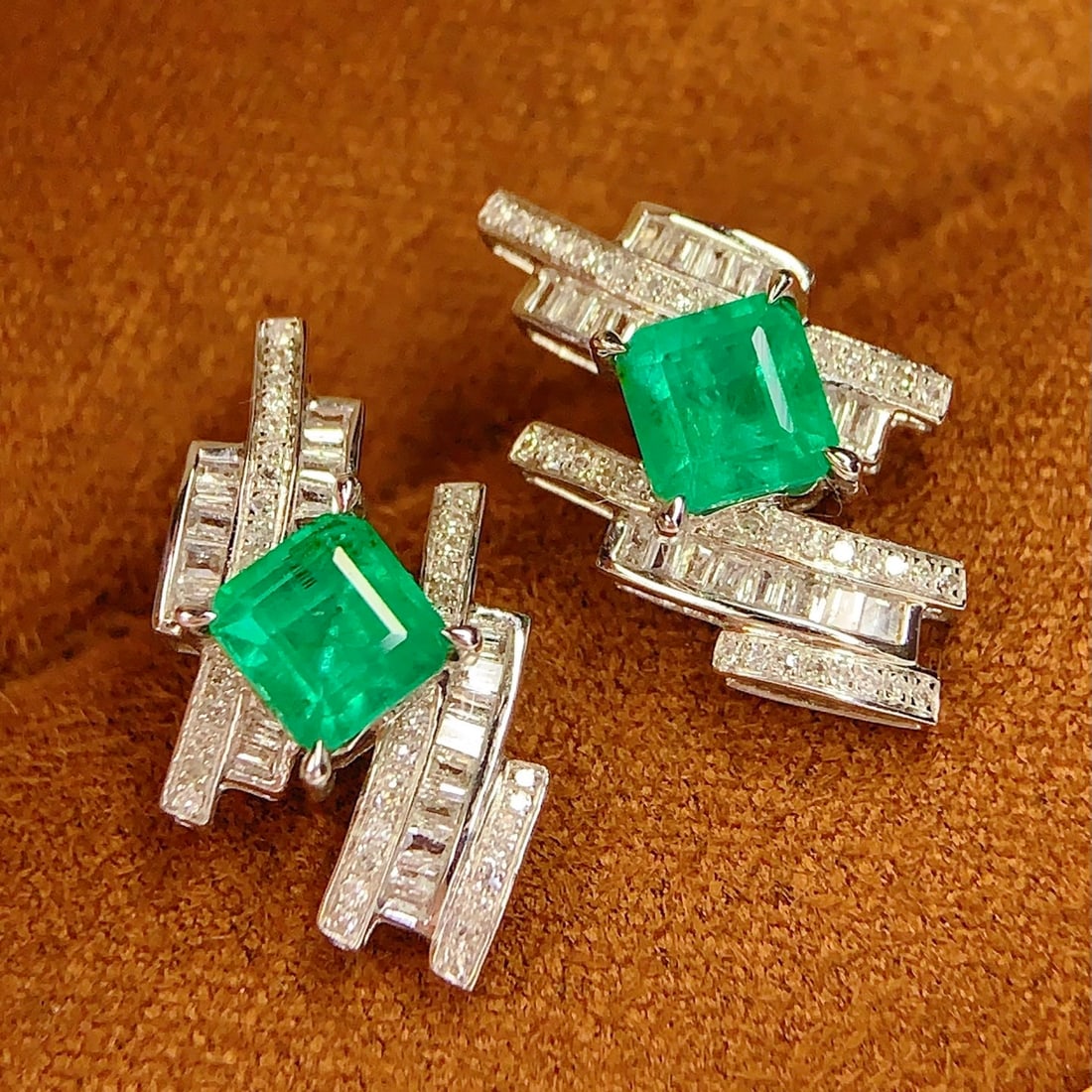 14k Gold 2 Ct Natural Emerald & Diamond Earrings - 5