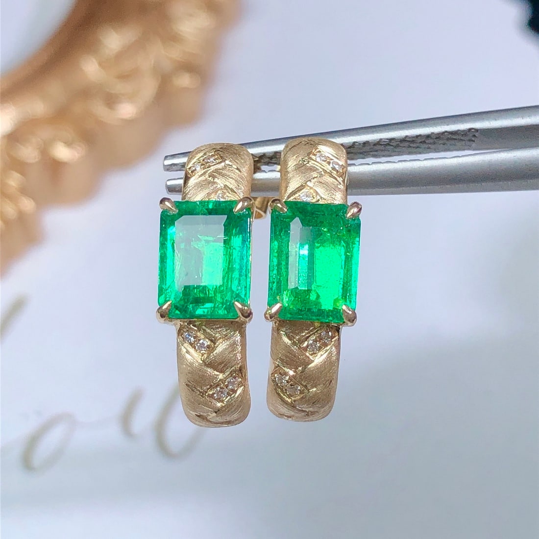 14k Gold 1.63 Ctw Vivid Green Natural Emerald & Diamond Earrings - 4