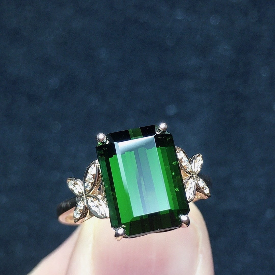 14k Gold 4.56 Ct Natural Tourmaline & Diamond Ring: Ref:231136133 // gold content:14k gold // ring size:7. 25us // // main gemstone:tourmaline // shape:octagonal // carat weight:4. 56ct // color:green // treatment:natural // // adjacent gemstone 2