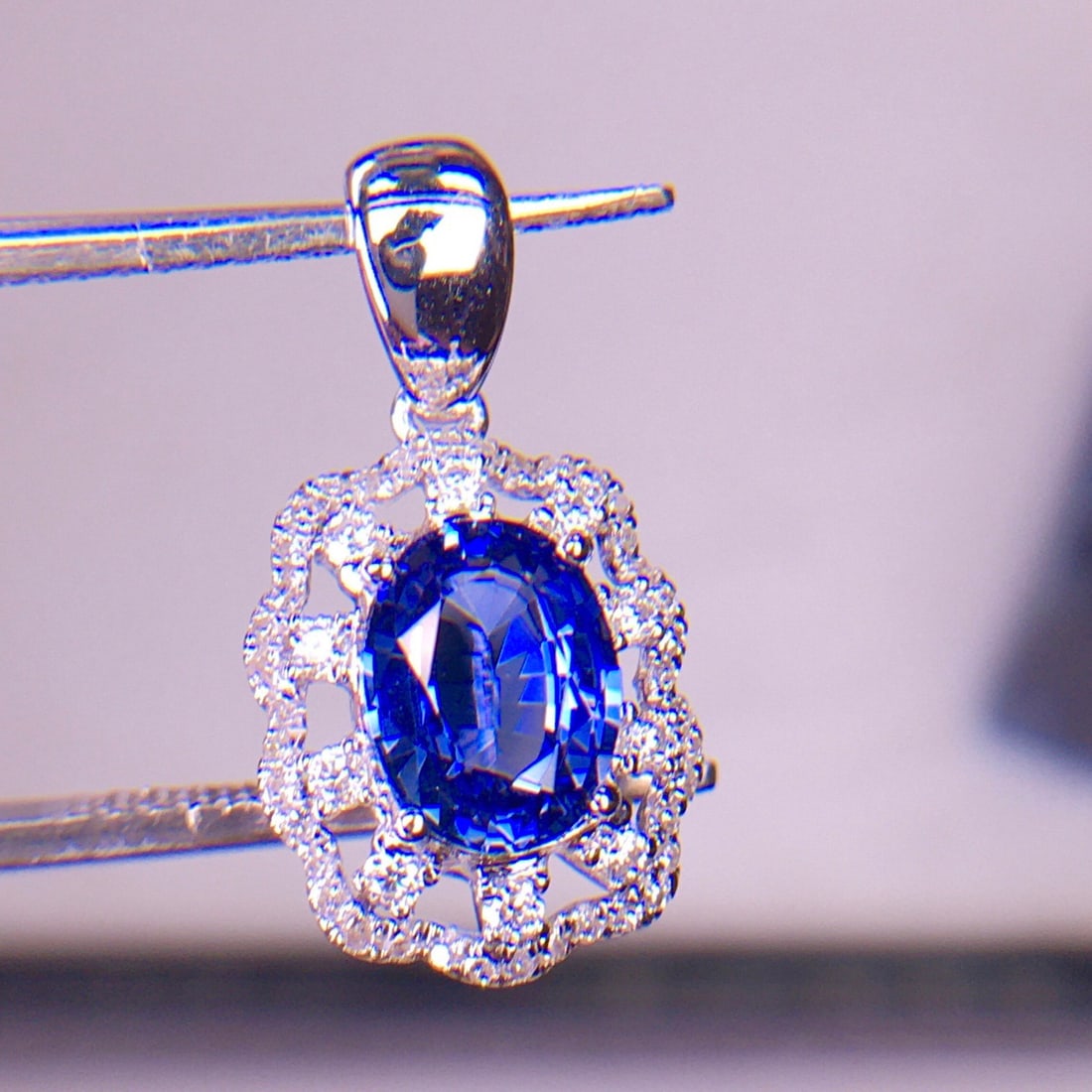 14k Gold 1.07 Ct Natural Sapphire & Diamond Pendant( Without Chain ): Ref:231136135 // gold content:14k gold // main gemstone:sapphire // shape:oval // carat weight:1. 07ct // color:blue // treatment:natural // // adjacent gemstone 2 : diamond // shape:round // clarity